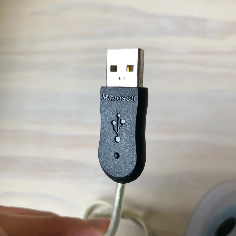 Microsoft Wireless Optical Mouse & USB 2.0 Receiver Cable